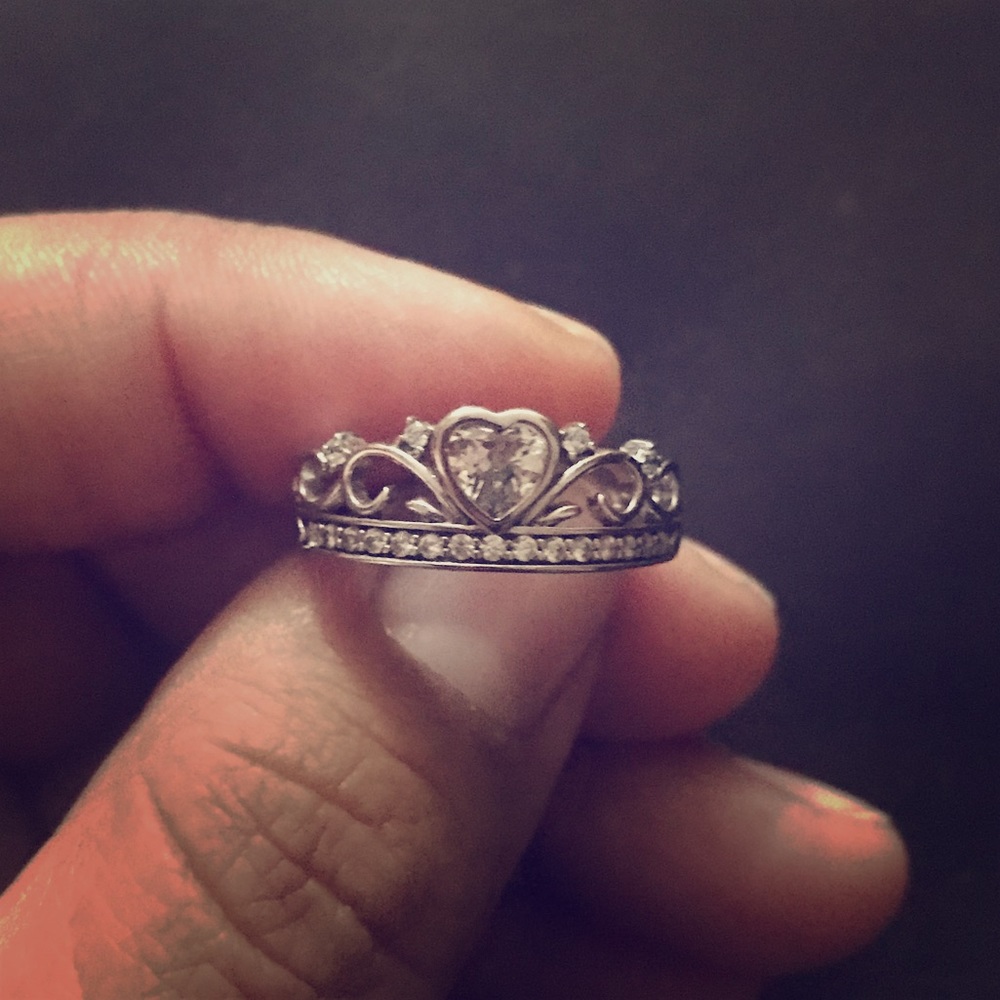 Womens Silver heart crown ring